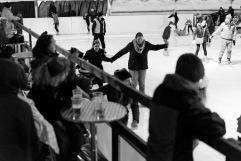Hattie and Tui skating watched by Tom Sam Ryan and Oscar, Icescape at the Tropicana, WsM, 29/11/2017